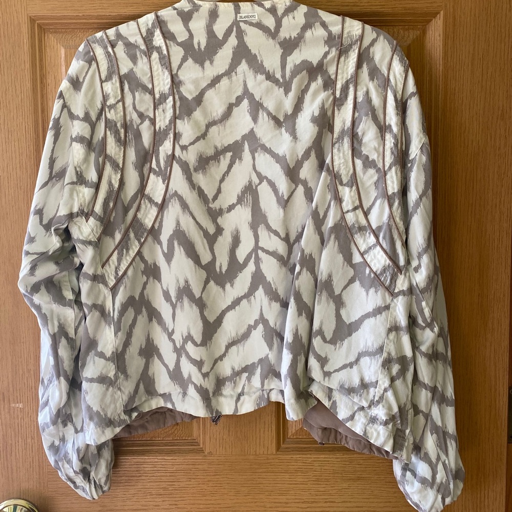 Reversible Print And Plain Jacket - image 4